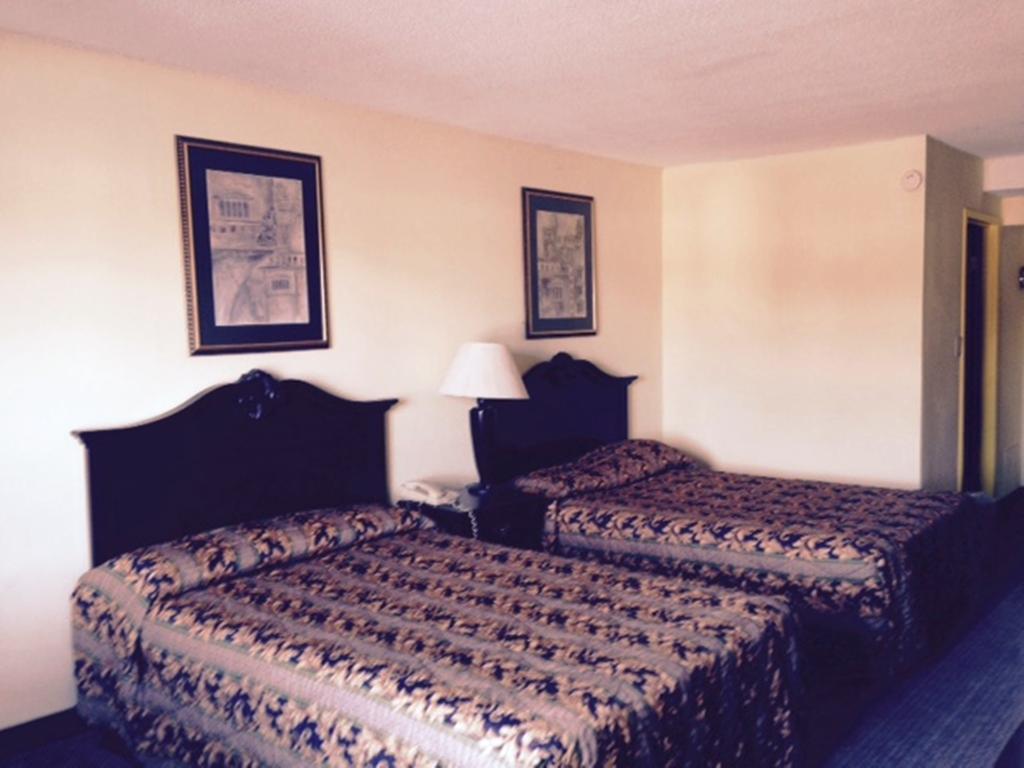 Wynnwood Plaza Hotel - Newport News Esterno foto