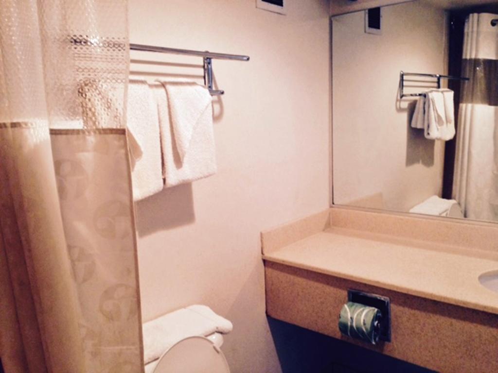 Wynnwood Plaza Hotel - Newport News Esterno foto